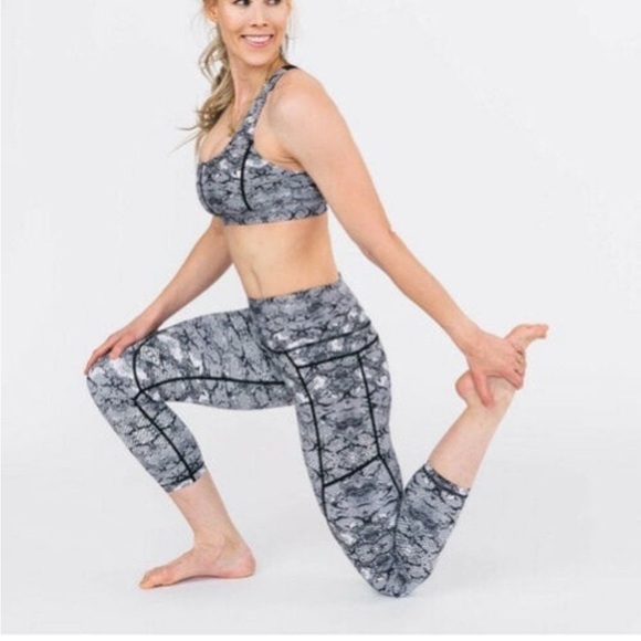 Zyia Active Cobra Metallic Light n Tight Capri Crop Leggings Snakeskin High Rise - Picture 3 of 14